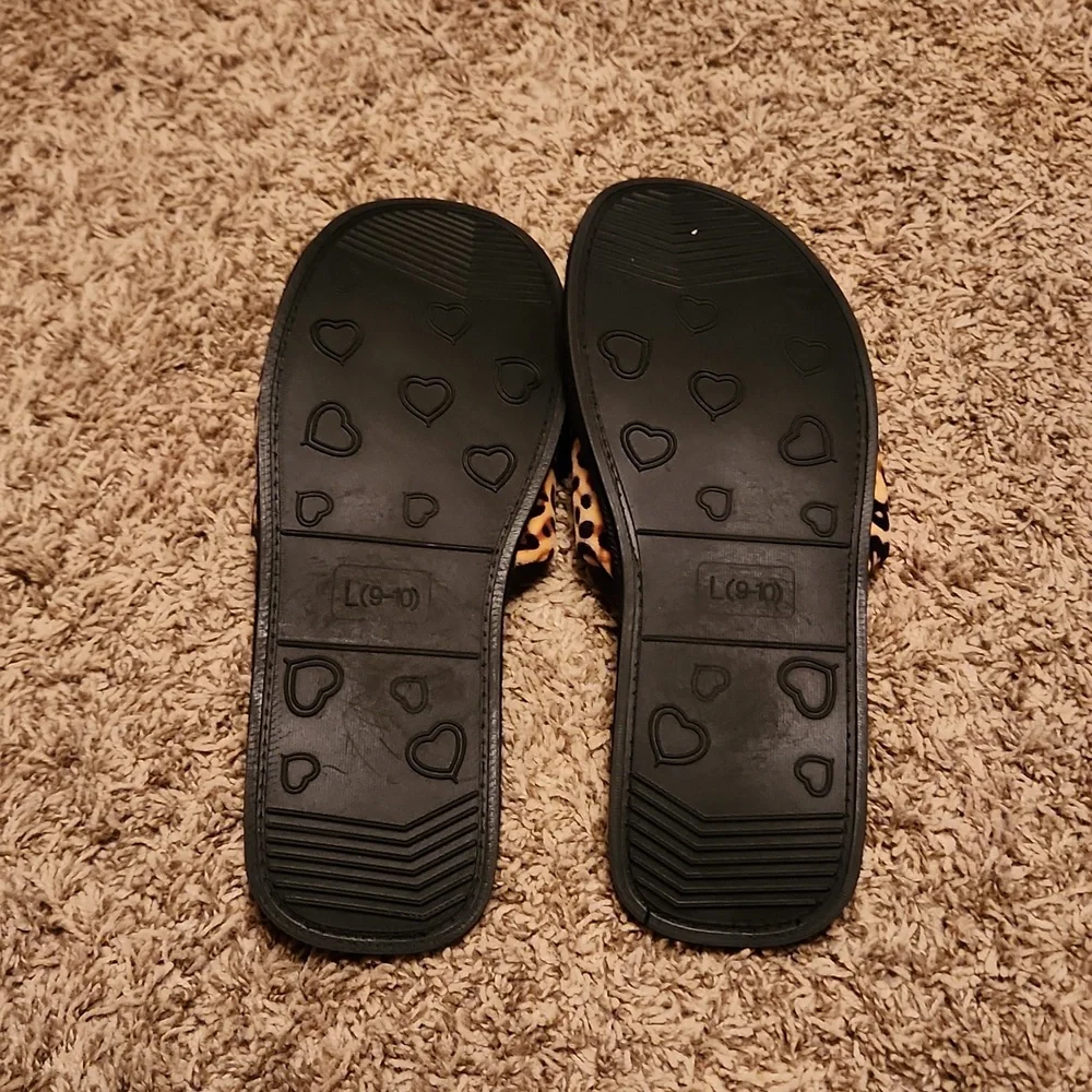 Leopard Slippers - Picture 3 of 6